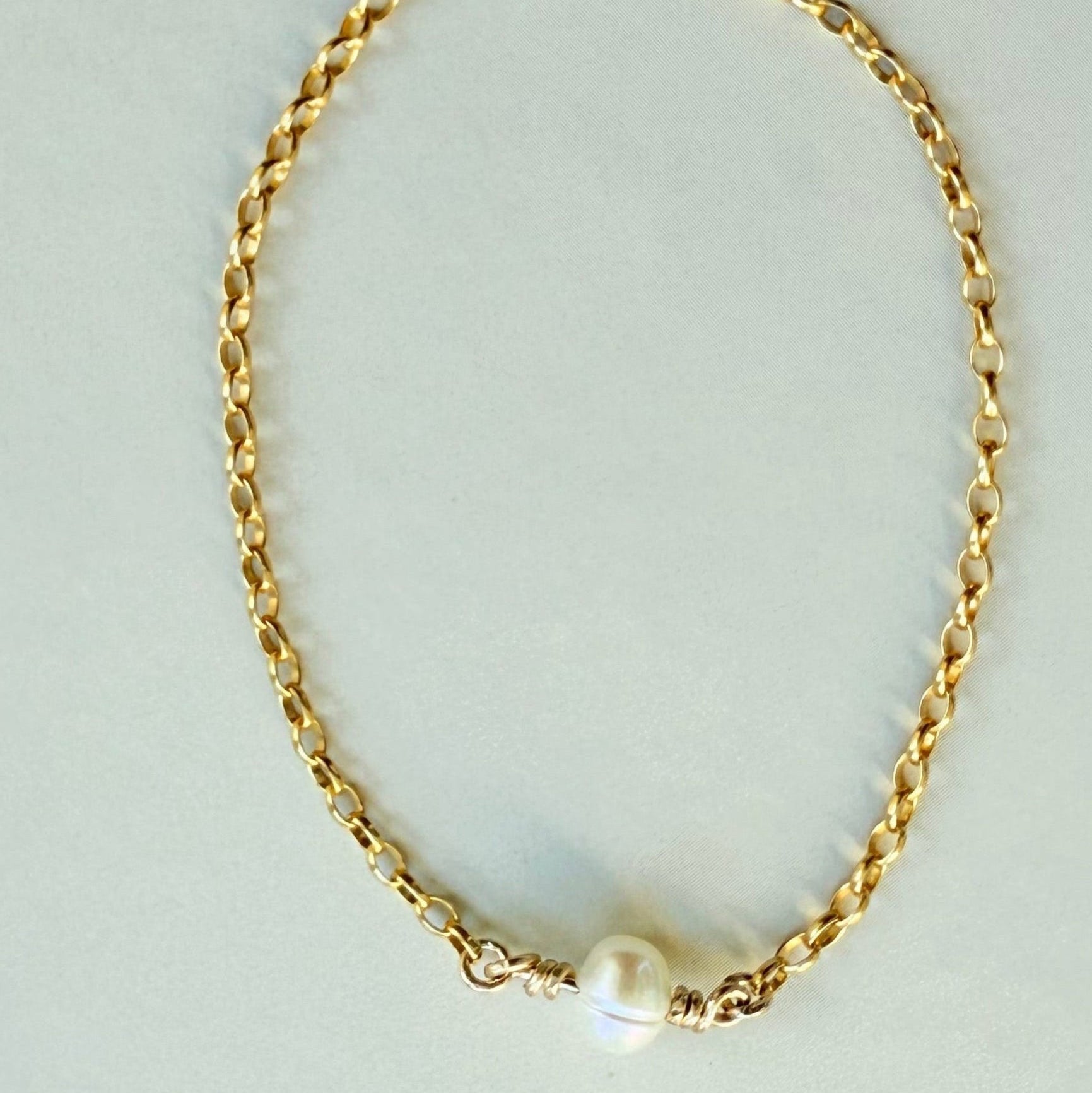 Single Gold Pearl Bracelet